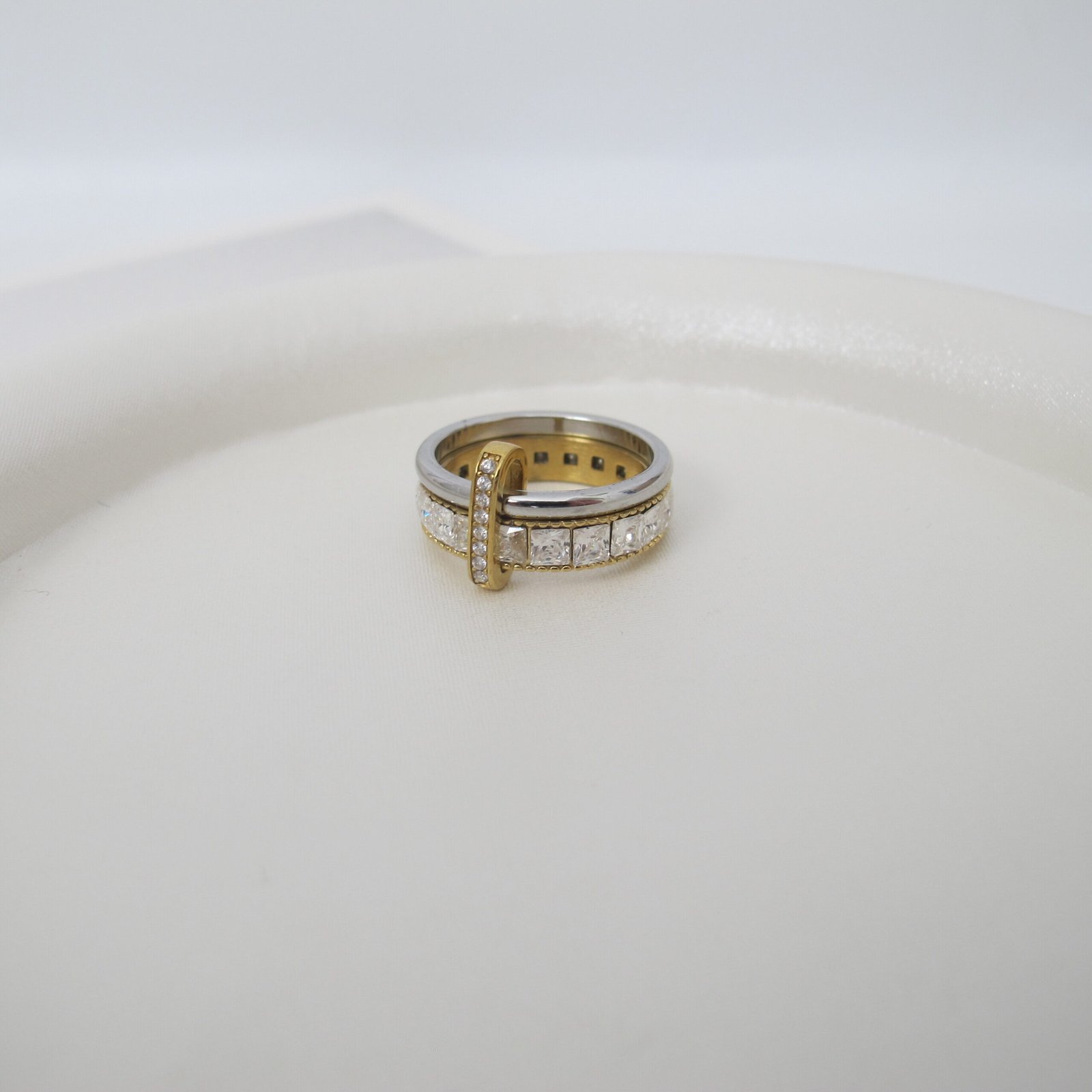 Two-tone crystal band δαχτυλίδι