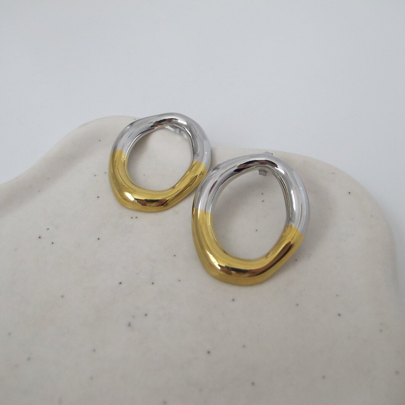 Ατσάλινα Σκουλαρίκια "Orbit" Duo – Two-Tone Oval Design