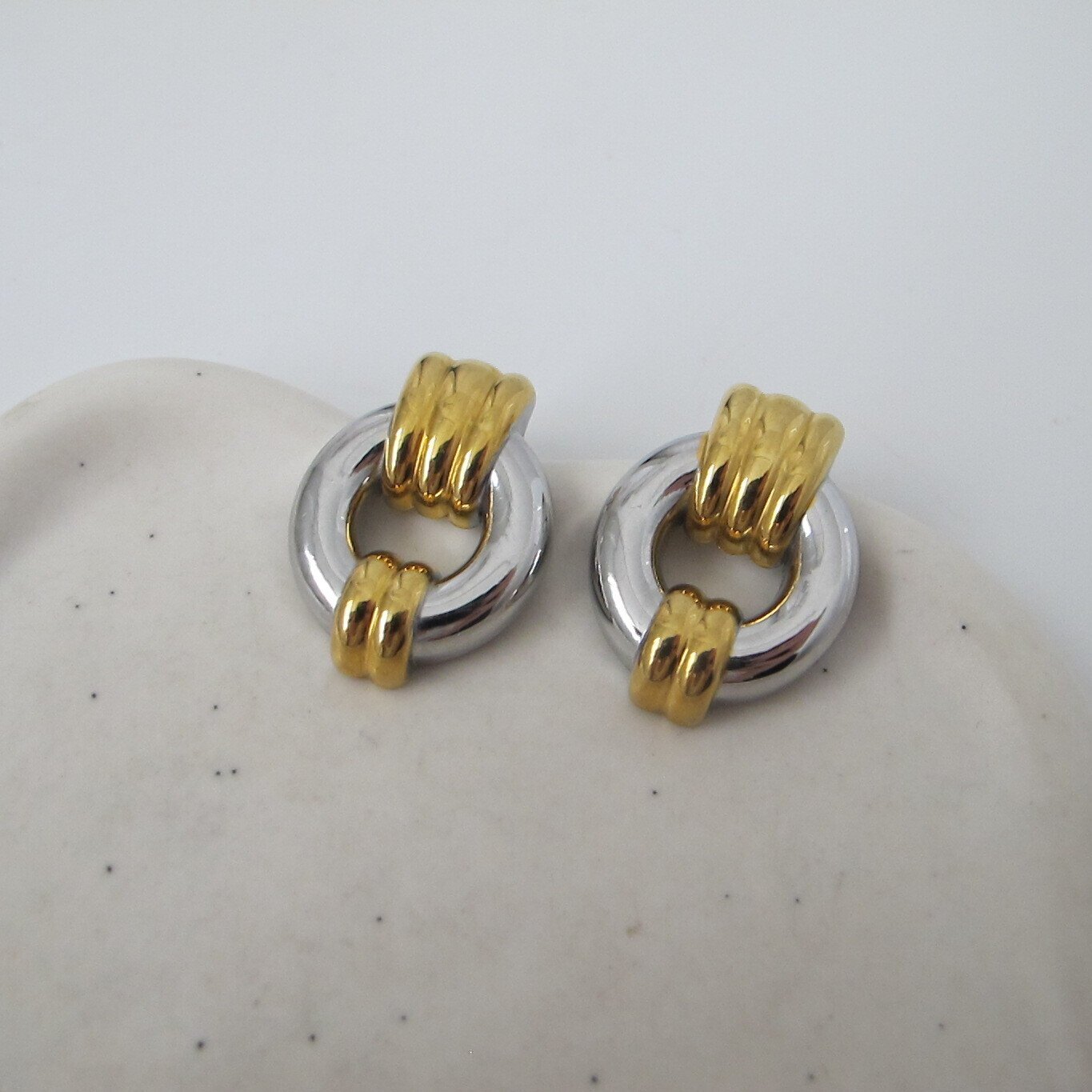 Ατσάλινα Two-Tone Σκουλαρίκια "Interlocked" – Χρυσό & Ασημί