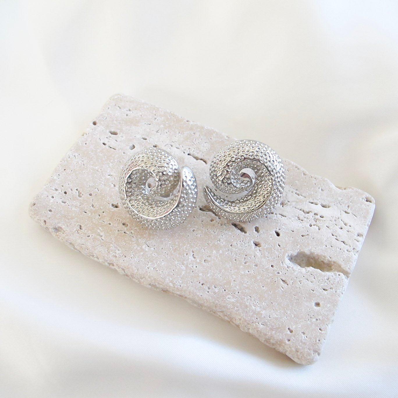 Silver Textured Spiral Swirl Σκουλαρίκια