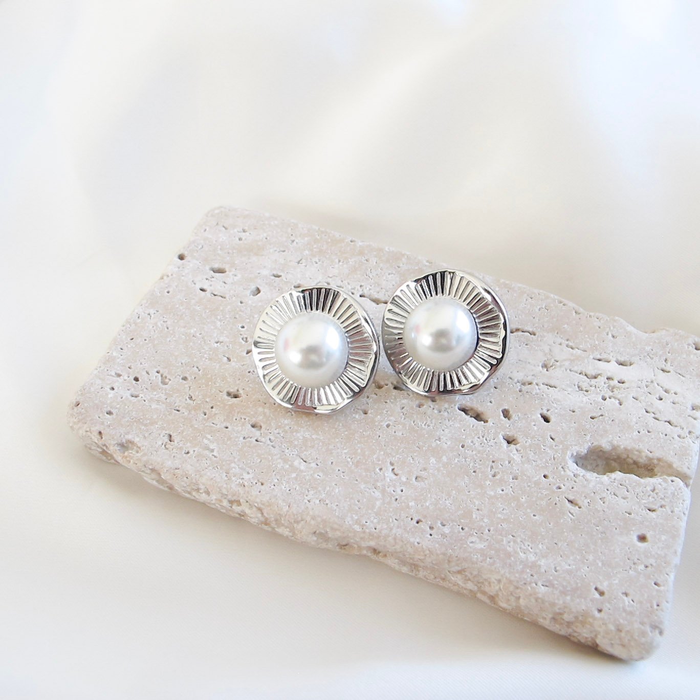 Silver Vintage Sunburst Pearl Σκουλαρίκια