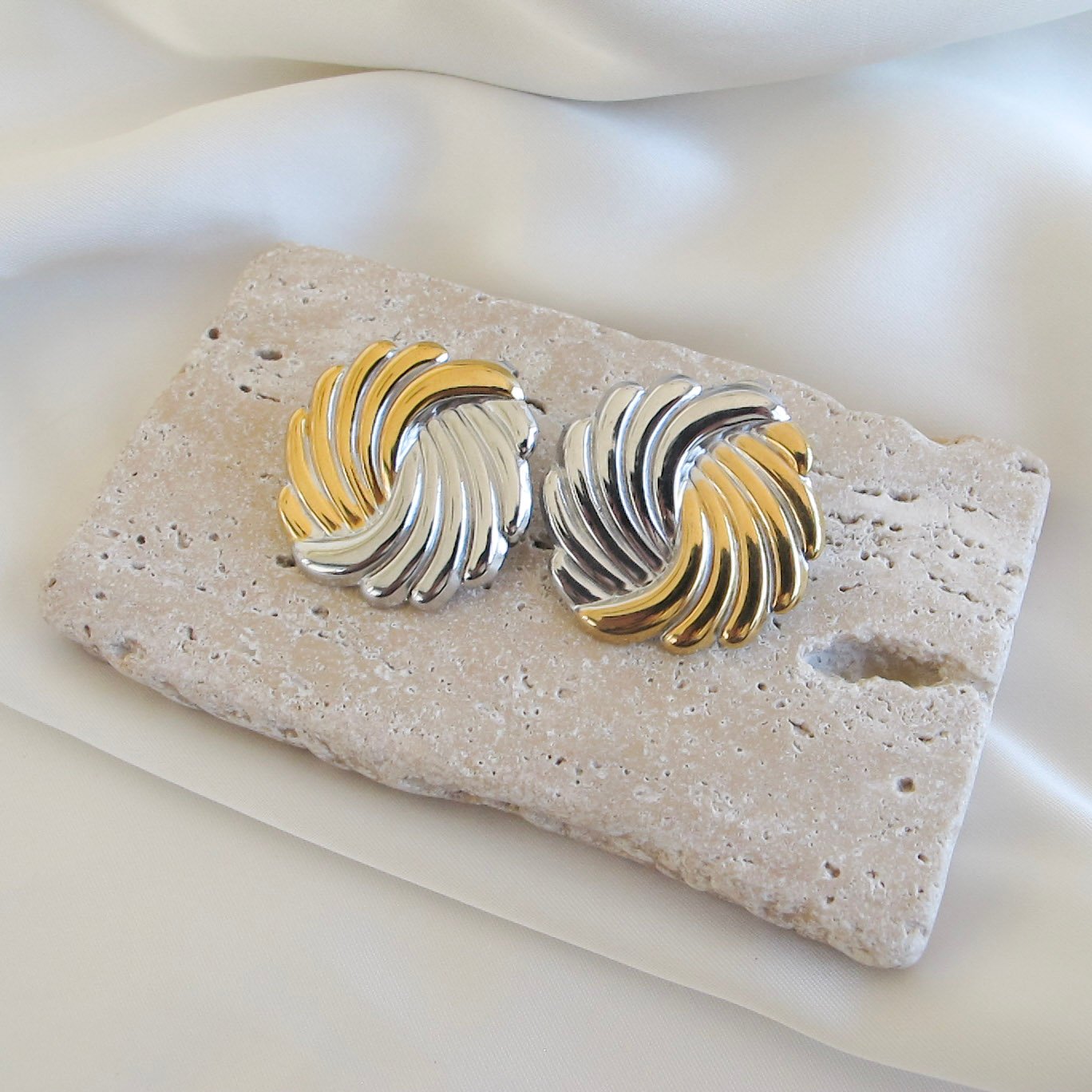 Two-Tone Swirl Σκουλαρίκια